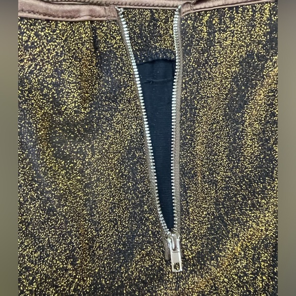 Windsor brown and gold shimmering skirt. Size Medium. - Picture 7 of 9
